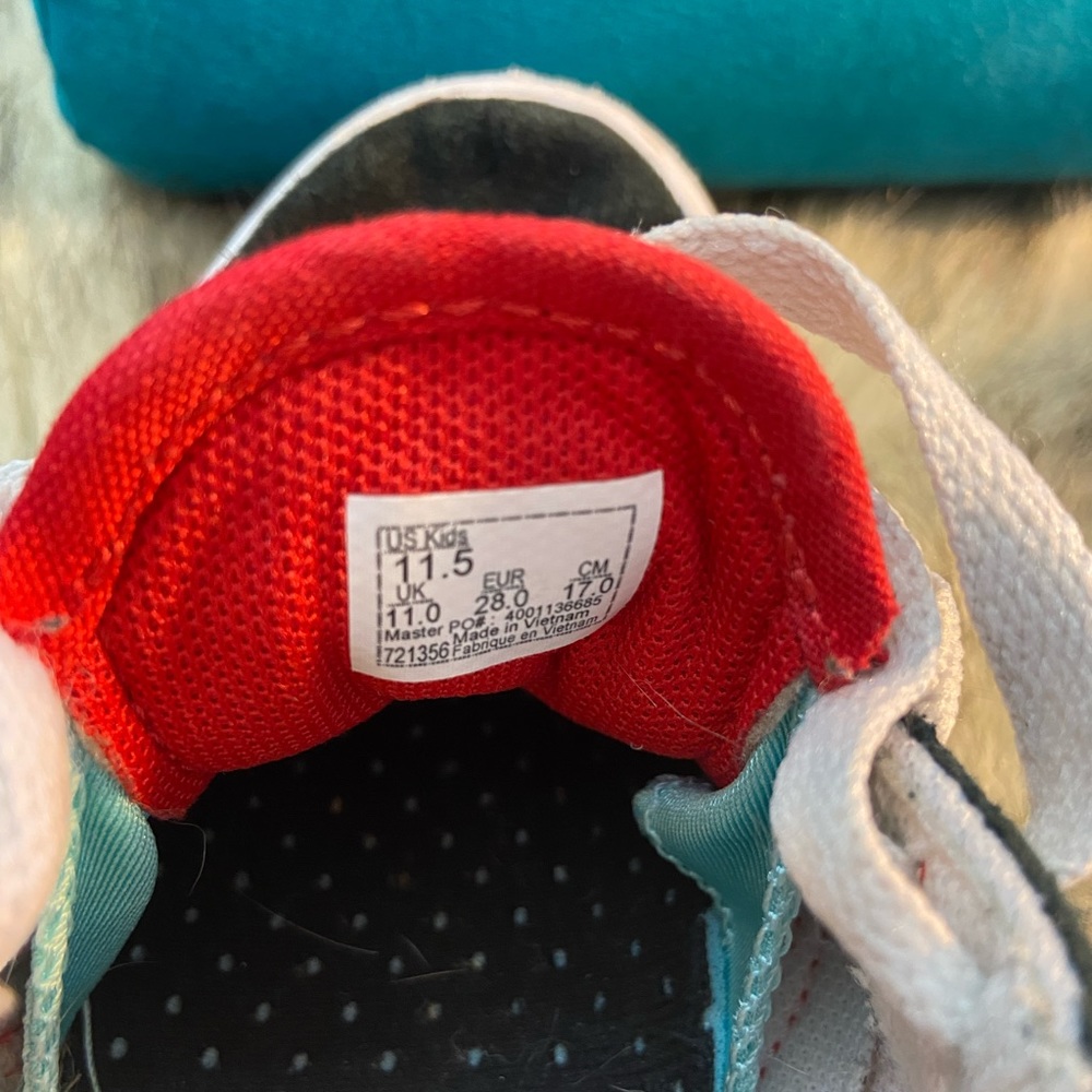 Vans shoes. - Picture 4 of 6